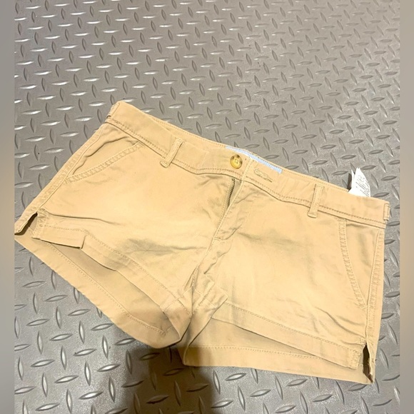Khaki Abercrombie shorts classic casual tan boho y2k logo spring preppy - Picture 1 of 3